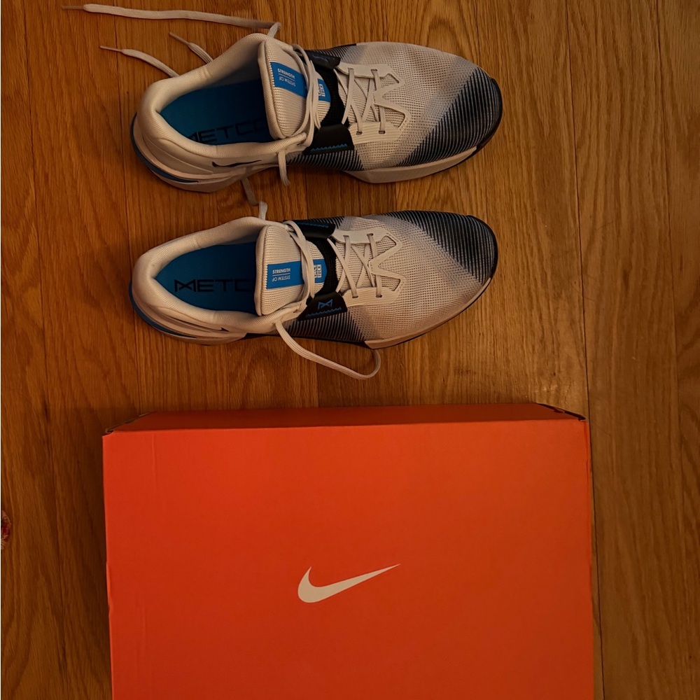 NWOT Nike Metcon White and Black Training Shoes